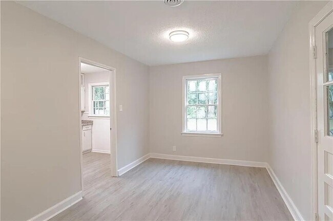 Building Photo - 2403 S Octavia Dr