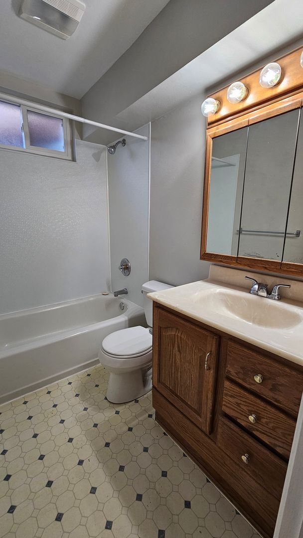 Building Photo - Spacious 5-Bedroom Ranch with Finished Basement & Oversized Garage!