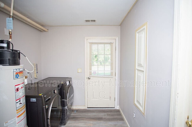 Building Photo - 102 Brandywine Dr
