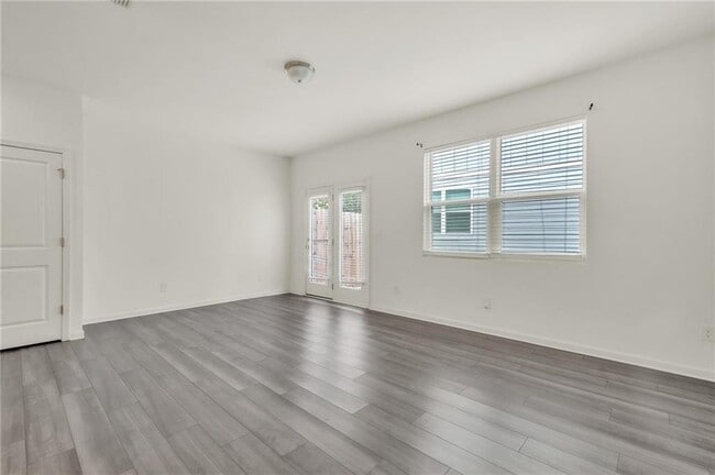 Building Photo - 1517 Vernon Blvd