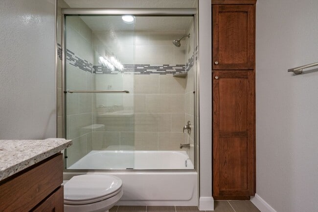 Building Photo - Fully Remodeled Townhome in the Heart of D...