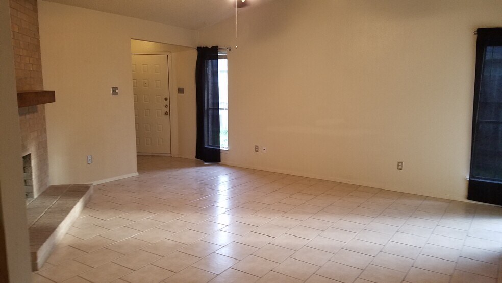 Building Photo - 2007 Old W Pl