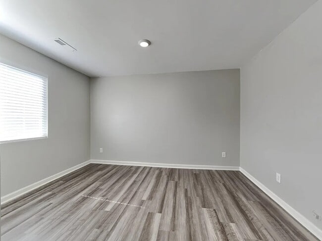 Building Photo - 802 Brantford Dr