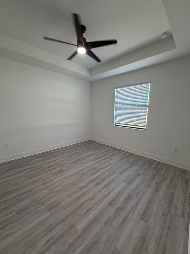 Building Photo - 4224 NE 22nd Pl