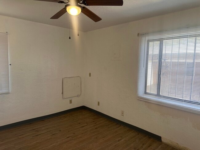 Building Photo - 207 Vermont St NE