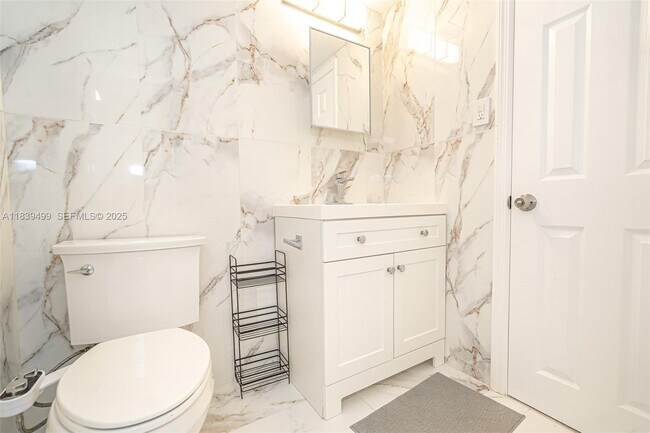 Building Photo - 3140 S Ocean Dr