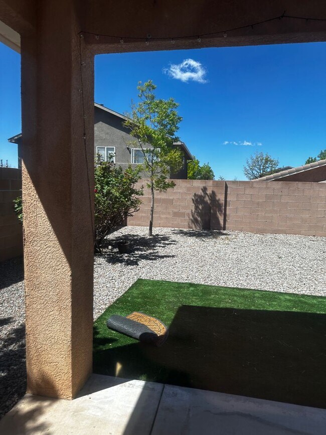 Building Photo - Northern Meadows Cutie!