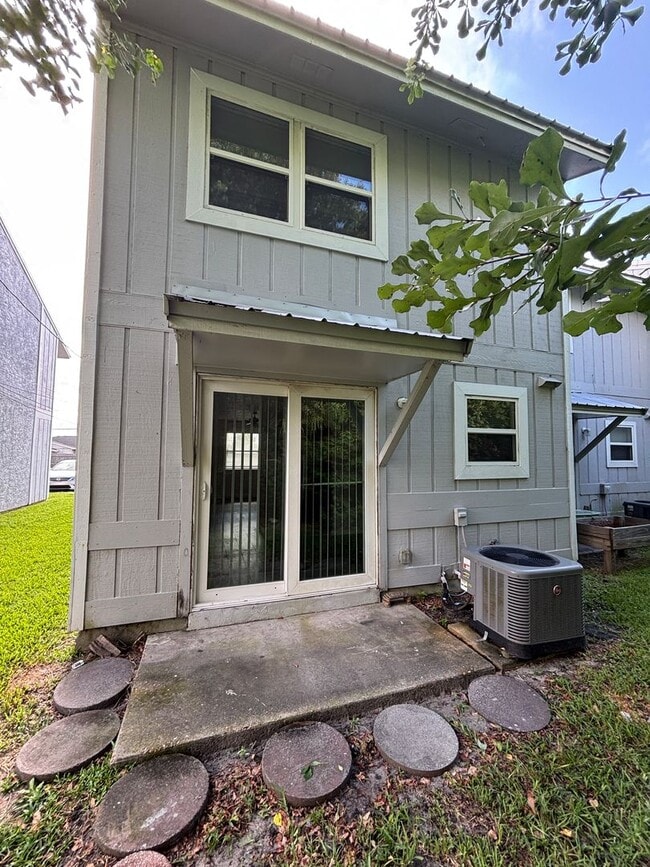 Building Photo - 1629 N James Ave