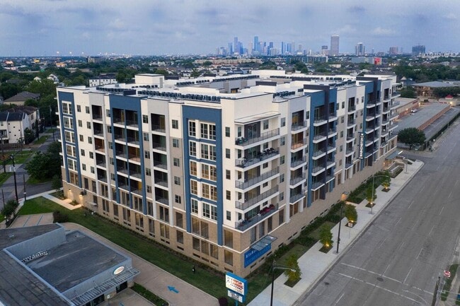 Building Photo - 6400 Washington St