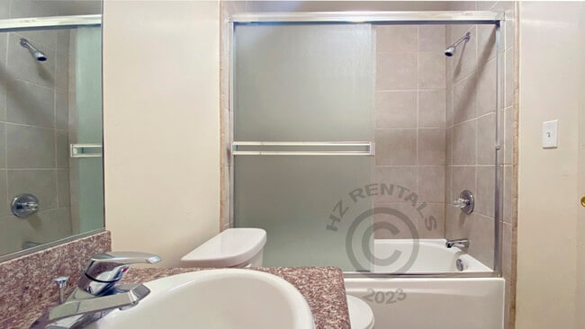 Building Photo - 4651 Cahuenga Blvd