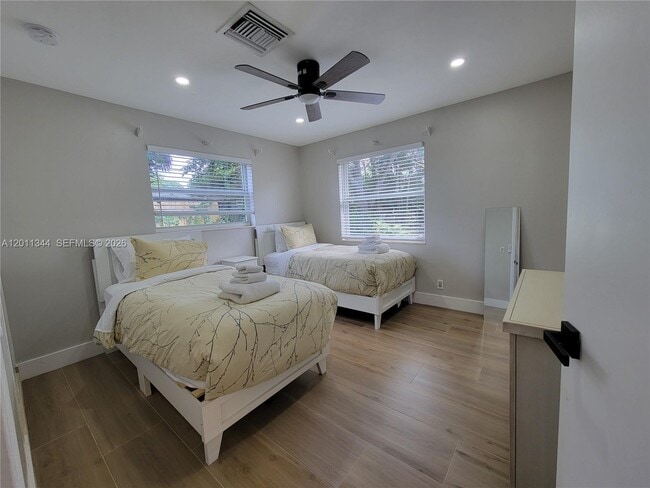 Building Photo - 913 Lighthouse Dr