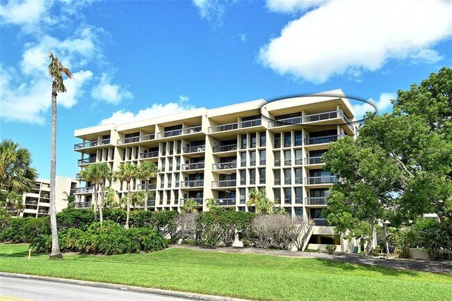 Building Photo - 1065 Gulf of Mexico Dr