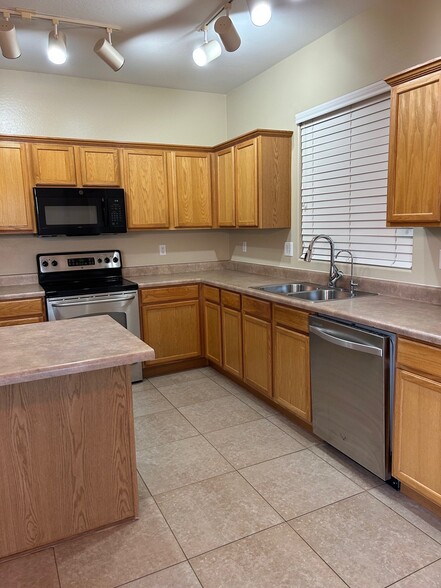 Building Photo - 17923 W Port Au Prince Ln