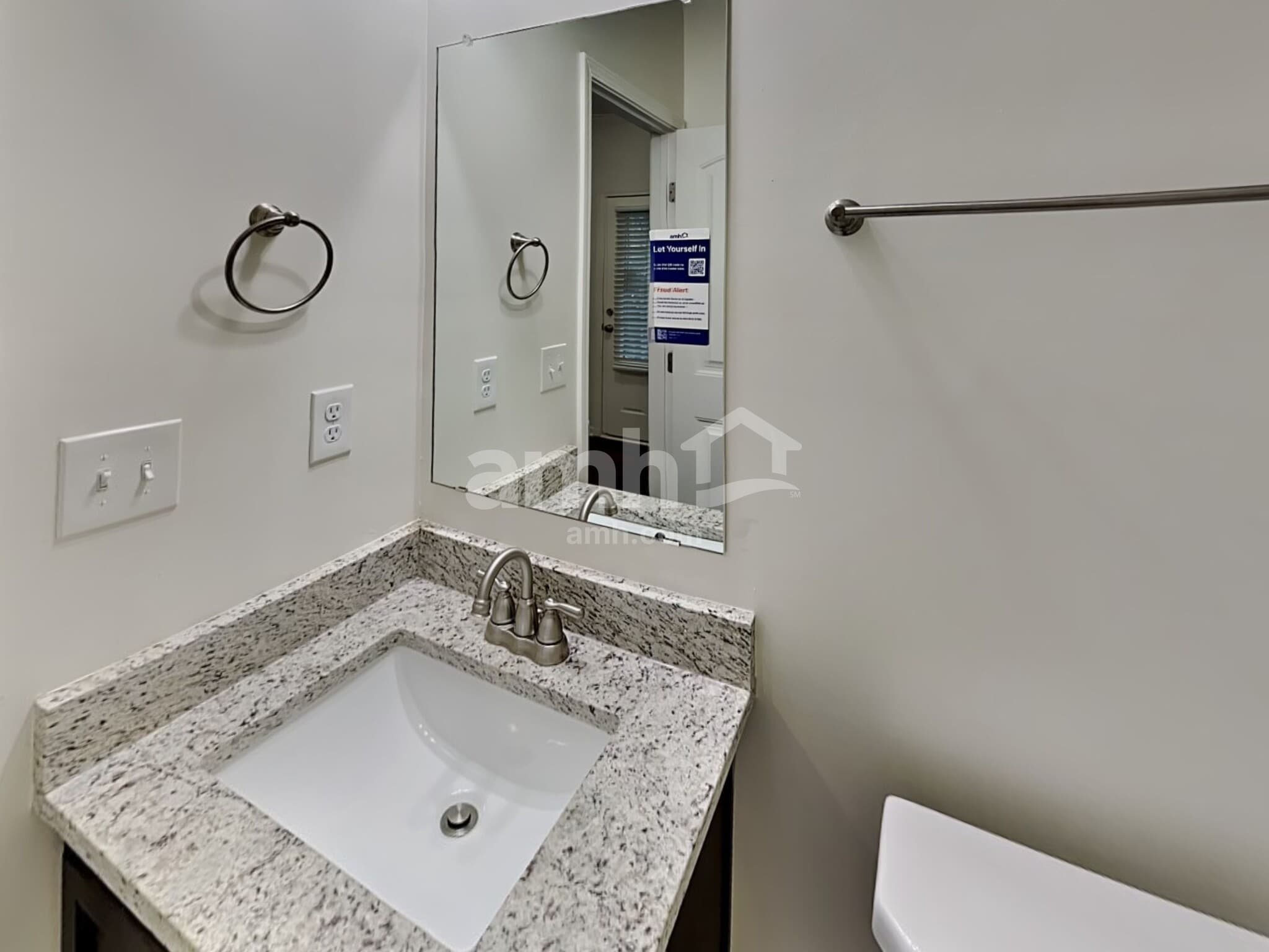 Building Photo - 323 Stoney Hollow Rd