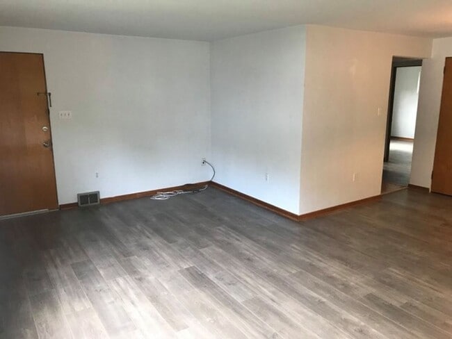 Building Photo - cen47