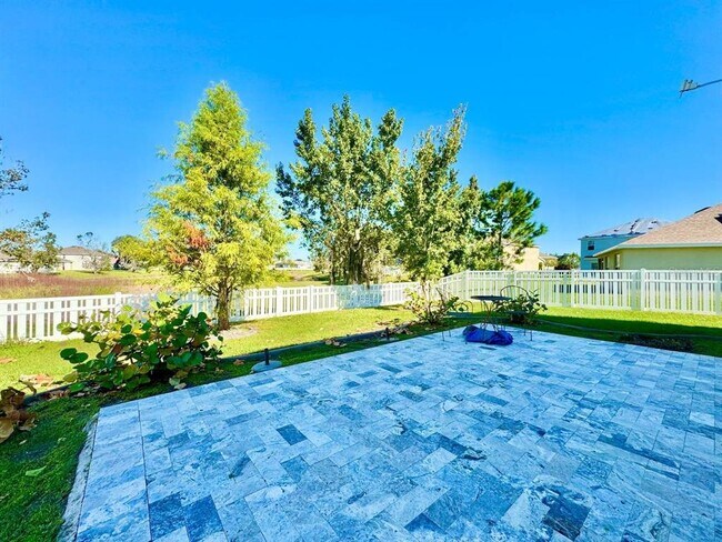 Building Photo - 35743 Hillbrook Ave