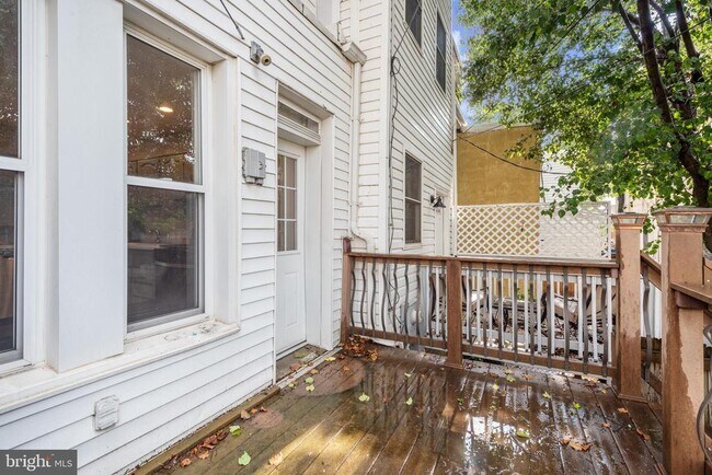 Building Photo - 130 E Randall St