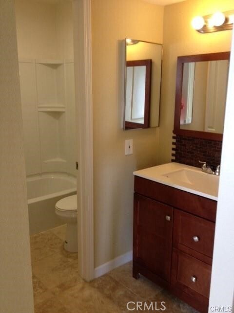 Building Photo - 2871 S Fairview St