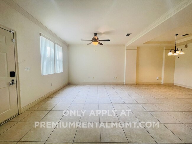 Building Photo - Spacious Two-Story Townhome-Bella Vista-2646 Bella Vista Dr Davenport FL 33897
