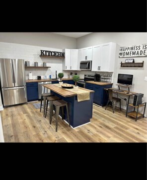 Primary Photo - 1211 St Stephens Church Rd