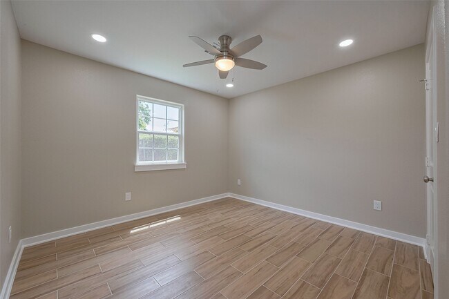 Building Photo - 4111 Beggs St