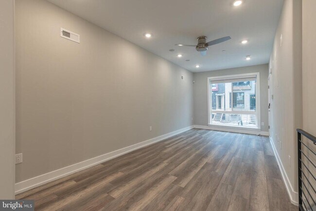 Building Photo - 138 W Huntingdon St