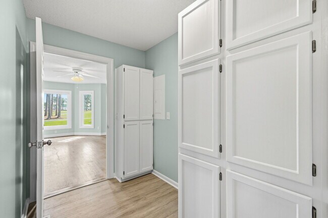 Building Photo - 304 Lord Granville Dr