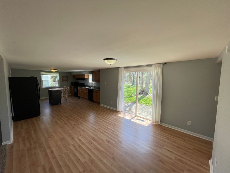 Building Photo - 2306 Deerwood Dr