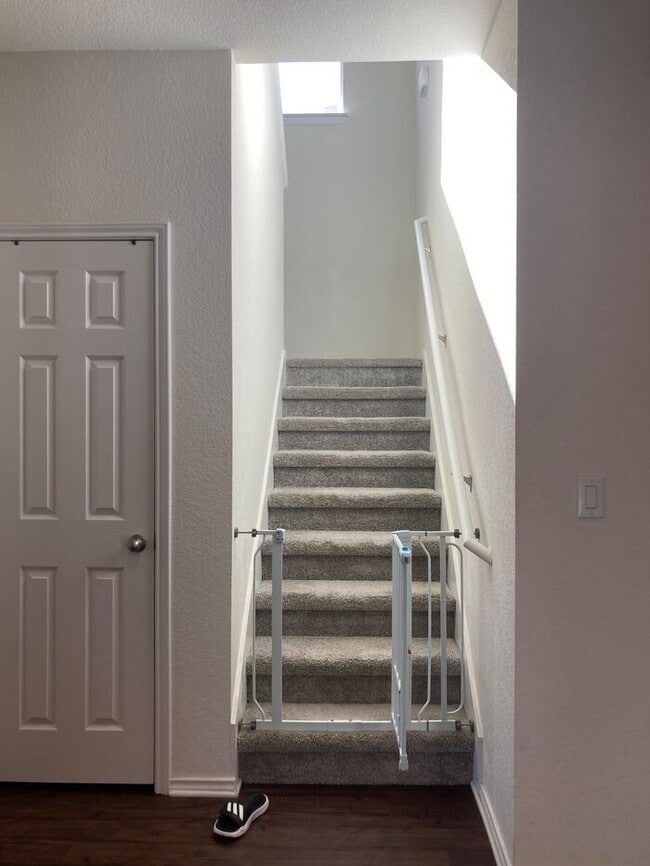 Building Photo - !! 50% OFF on 1st Month's Rent when you mo...