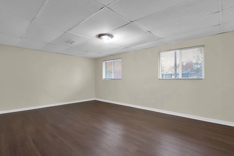 Building Photo - 2464 Queenswood Dr