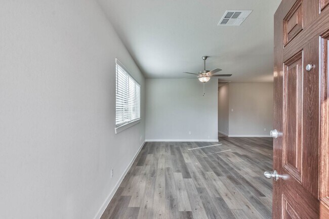Building Photo - High Ceilings, Low Maintenance -Say Hello ...