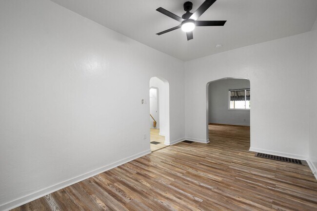 Building Photo - Stunning 3 bedroom home in Pittsburgh avai...