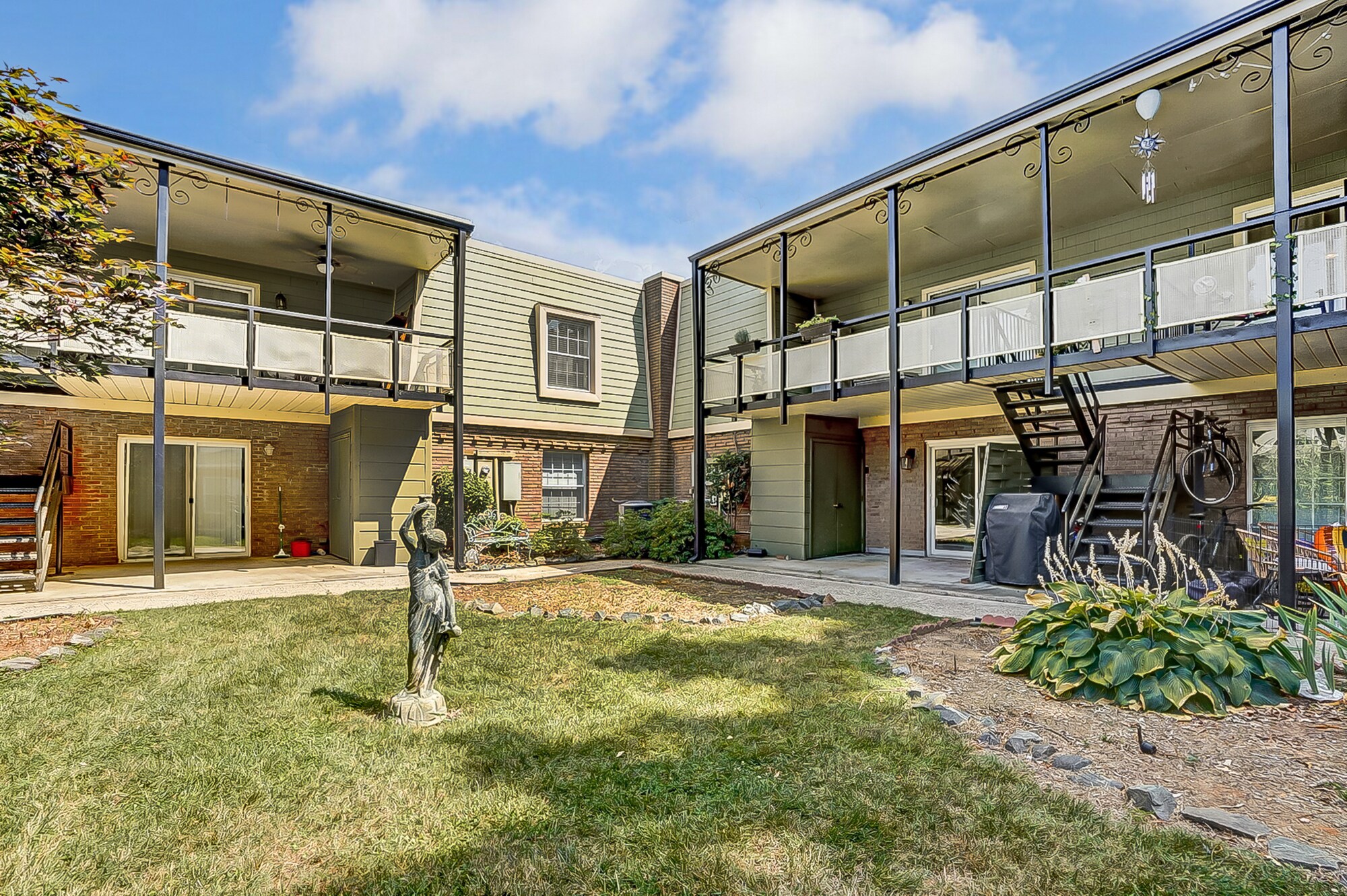 Building Photo - 2600 Park Rd