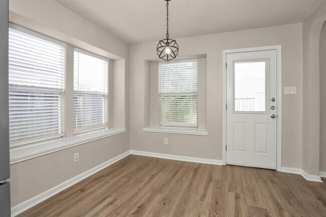 Building Photo - 32102 Decker Oaks Dr