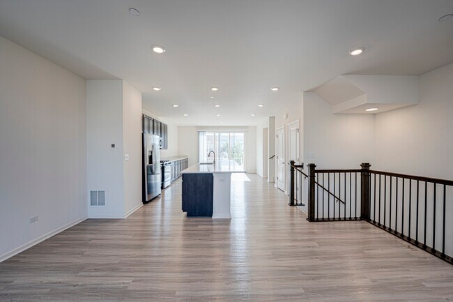 Building Photo - 2945 Showplace Dr
