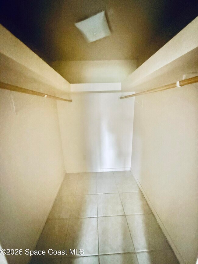 Building Photo - 410 S Tropical Trail