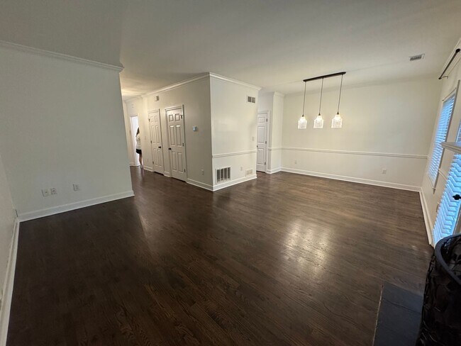 Building Photo - Nice Brick 2/2.5 Townhome in Atlanta- $2,750