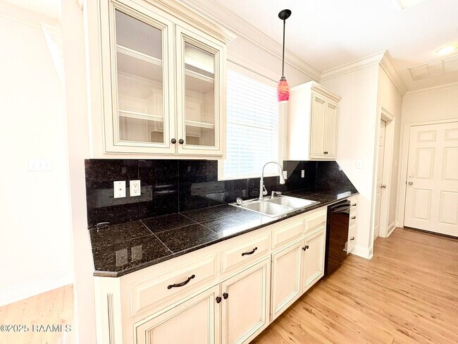 Building Photo - 23 Courtyard Cir