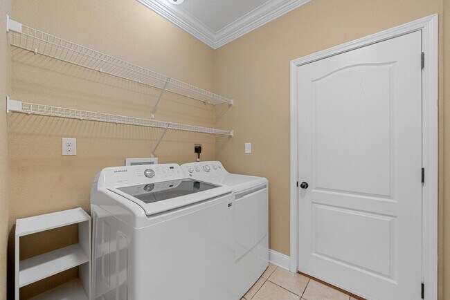 Building Photo - Pet Friendly in Sango!