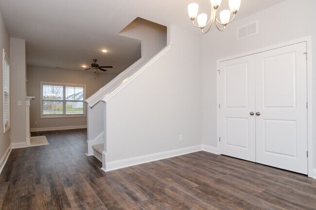 Building Photo - 1575 Grey Cliff Run