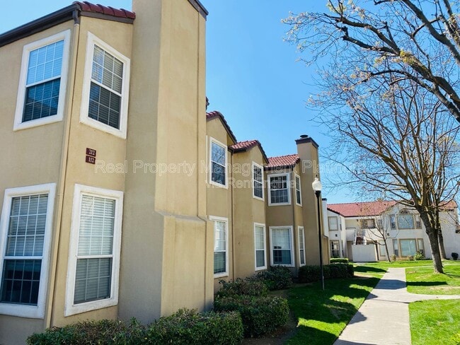 Building Photo - 8153 N Cedar Ave