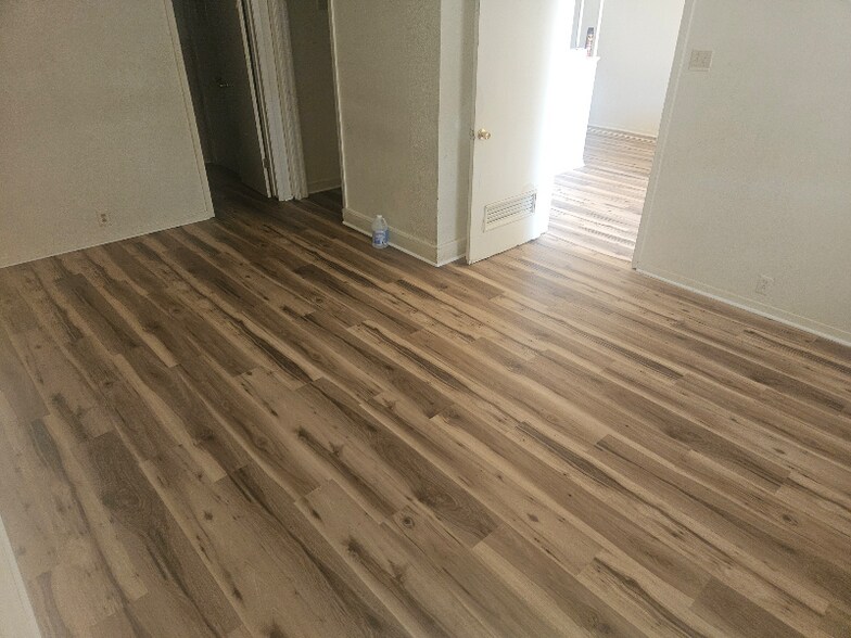 Primary Photo - 414 E Avenue A