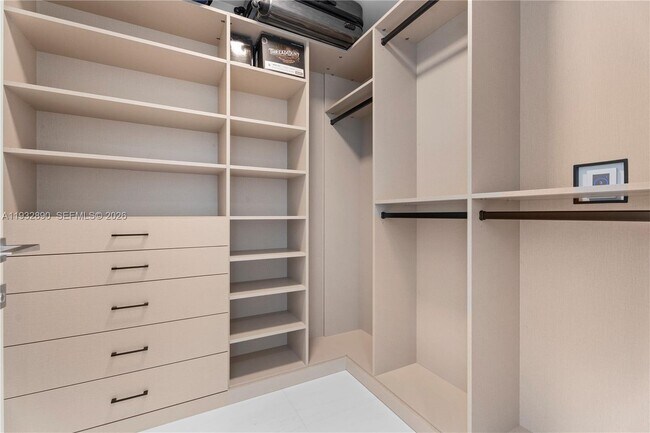 Building Photo - 300 Biscayne Blvd Way