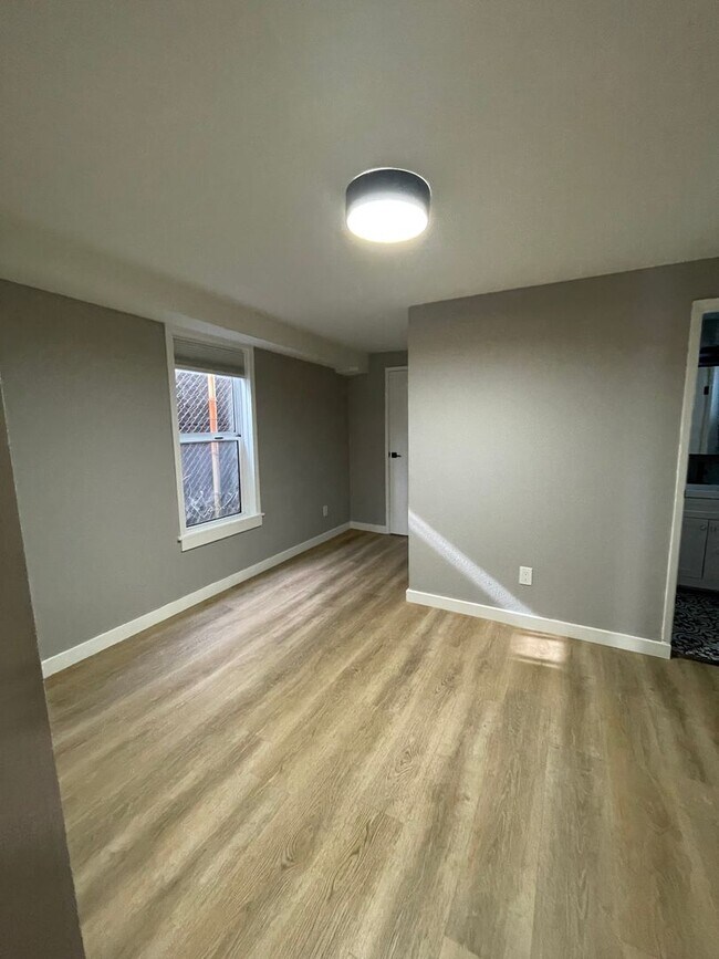 Building Photo - 1519 Campbell St