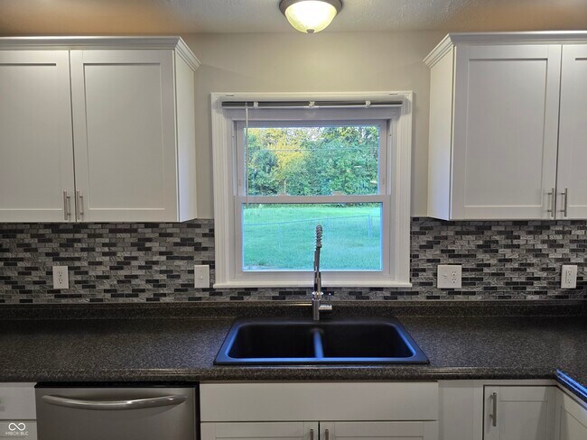 Building Photo - 2115 Dawnshire Dr