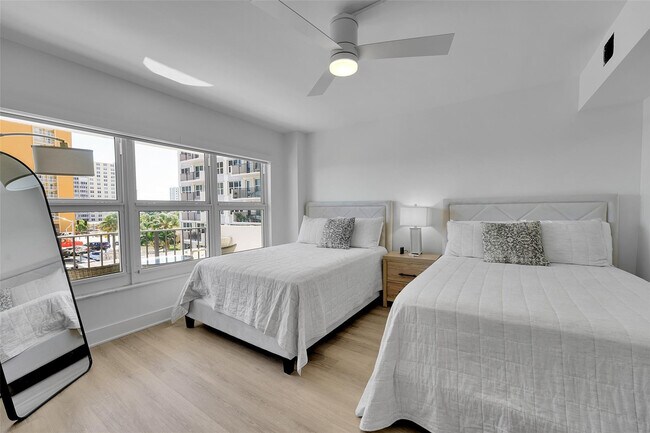 Building Photo - 405 N Ocean Blvd