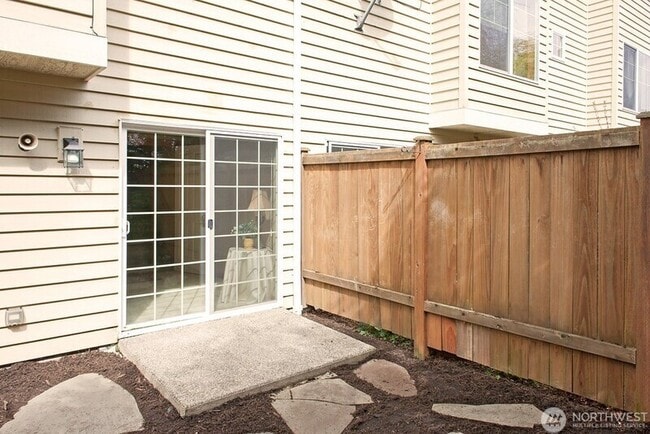 Building Photo - 1027 NE 123rd St