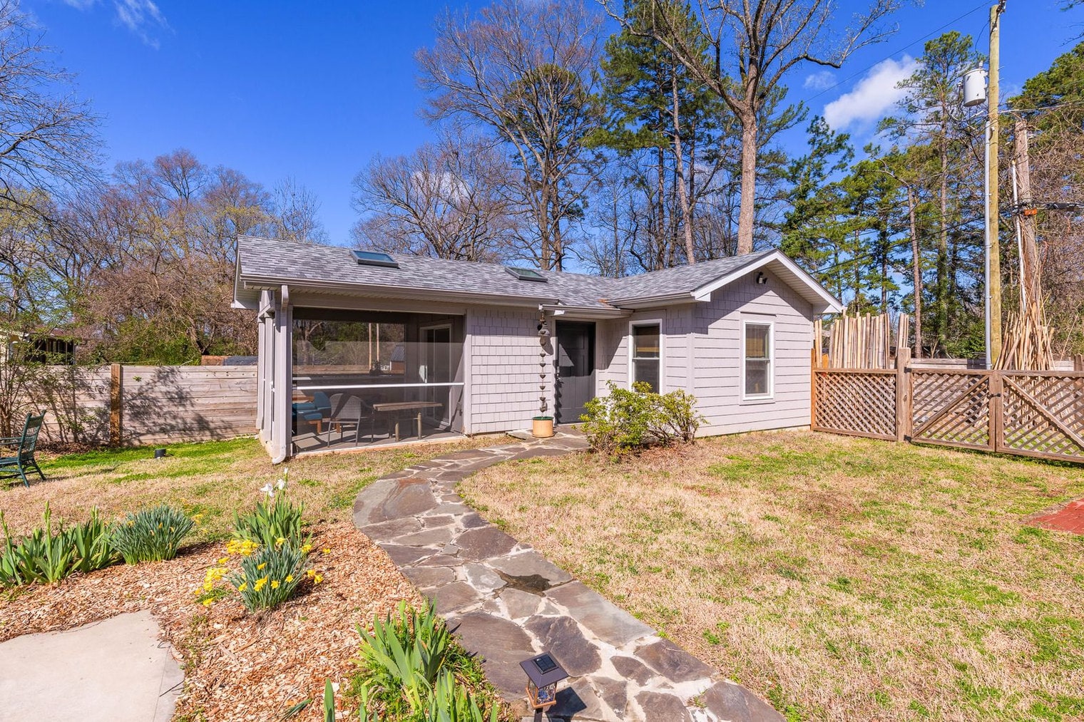 Building Photo - 4105 Dinglewood Ave
