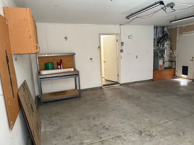 Building Photo - Modern 3 Bedroom 2 Bath One Story Browns Valley Vacaville *Star Rentals