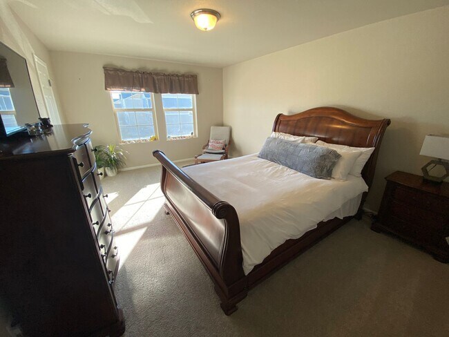 Building Photo - 4 Bed 4 Bathroom Home in Banning Lewis With Fished Basement!!